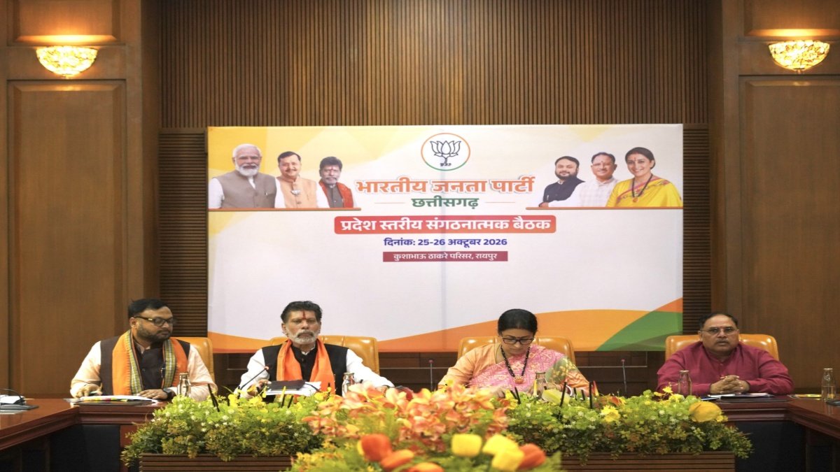 CG News : स्मृति ईरानी के दो दिवसीय दौरे में आधा दर्जन से ज्यादा बैठकें, दिल्ली रवाना होने के बाद चर्चाएं तेज