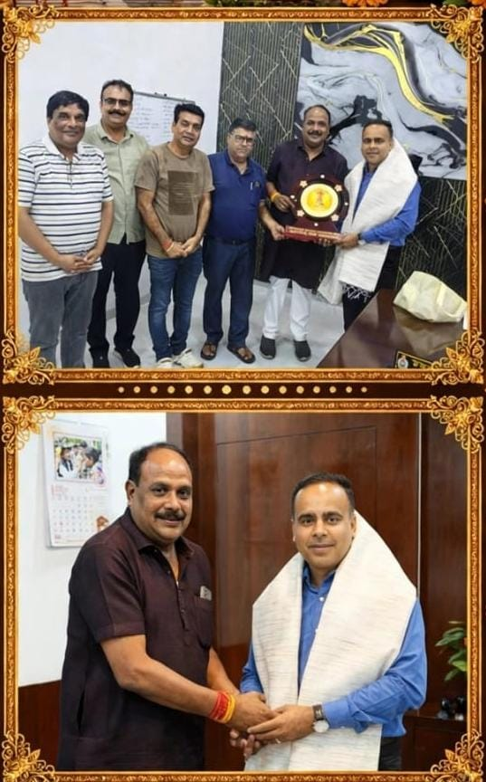 श्रीश्री दुर्गा पूजा उत्सव समिति , नैला की ओर से कलेक्टर सहित प्रमुख अधिकारियों का सम्मान , स्मृति चिन्ह, प्रसाद वितरण कर जताया आभार